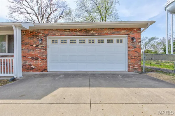 $250,000 | 79 Rolling Meadows Drive, Godfrey, IL 62035