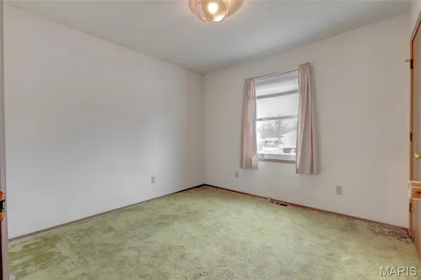 $250,000 | 79 Rolling Meadows Drive, Godfrey, IL 62035