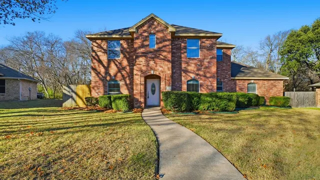 $290,900 | 408 Channel View Court, DeSoto, TX 75115