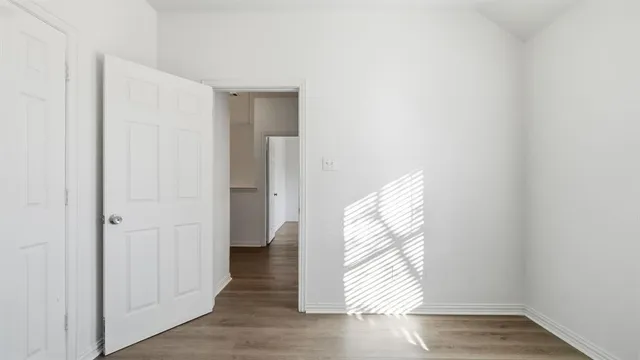 $290,900 | 408 Channel View Court, DeSoto, TX 75115