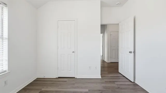 $290,900 | 408 Channel View Court, DeSoto, TX 75115