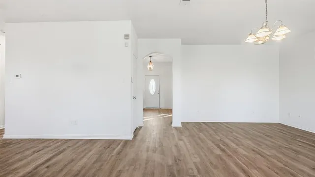 $290,900 | 408 Channel View Court, DeSoto, TX 75115