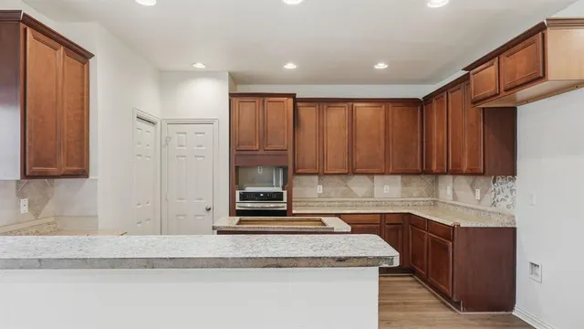 $290,900 | 408 Channel View Court, DeSoto, TX 75115