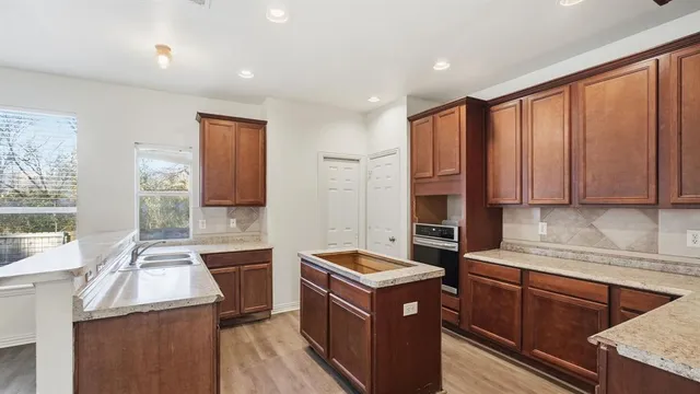 $290,900 | 408 Channel View Court, DeSoto, TX 75115