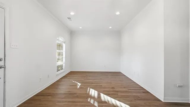 $290,900 | 408 Channel View Court, DeSoto, TX 75115