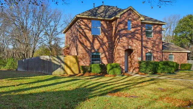 $290,900 | 408 Channel View Court, DeSoto, TX 75115