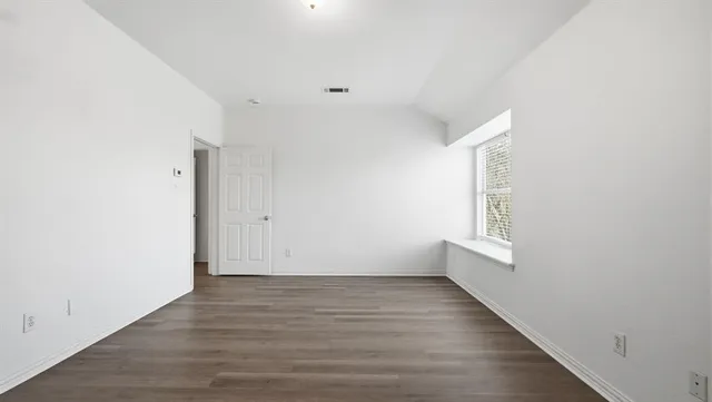 $290,900 | 408 Channel View Court, DeSoto, TX 75115