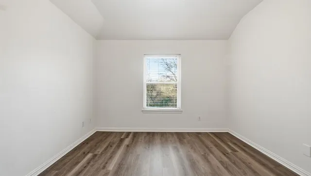 $290,900 | 408 Channel View Court, DeSoto, TX 75115