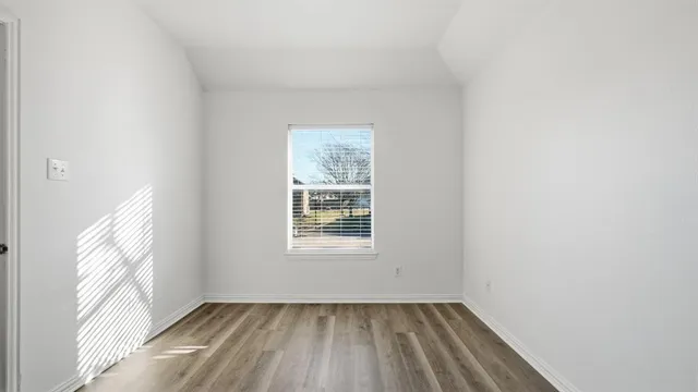 $290,900 | 408 Channel View Court, DeSoto, TX 75115