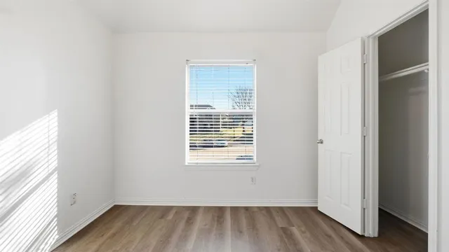 $290,900 | 408 Channel View Court, DeSoto, TX 75115