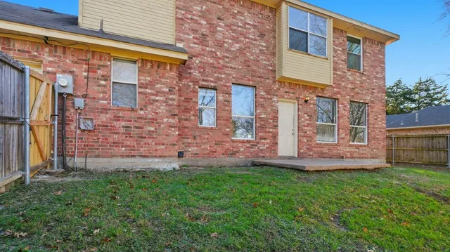 $290,900 | 408 Channel View Court, DeSoto, TX 75115