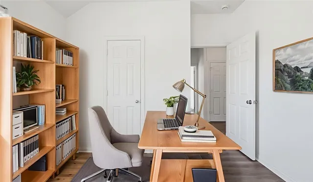 $290,900 | 408 Channel View Court, DeSoto, TX 75115