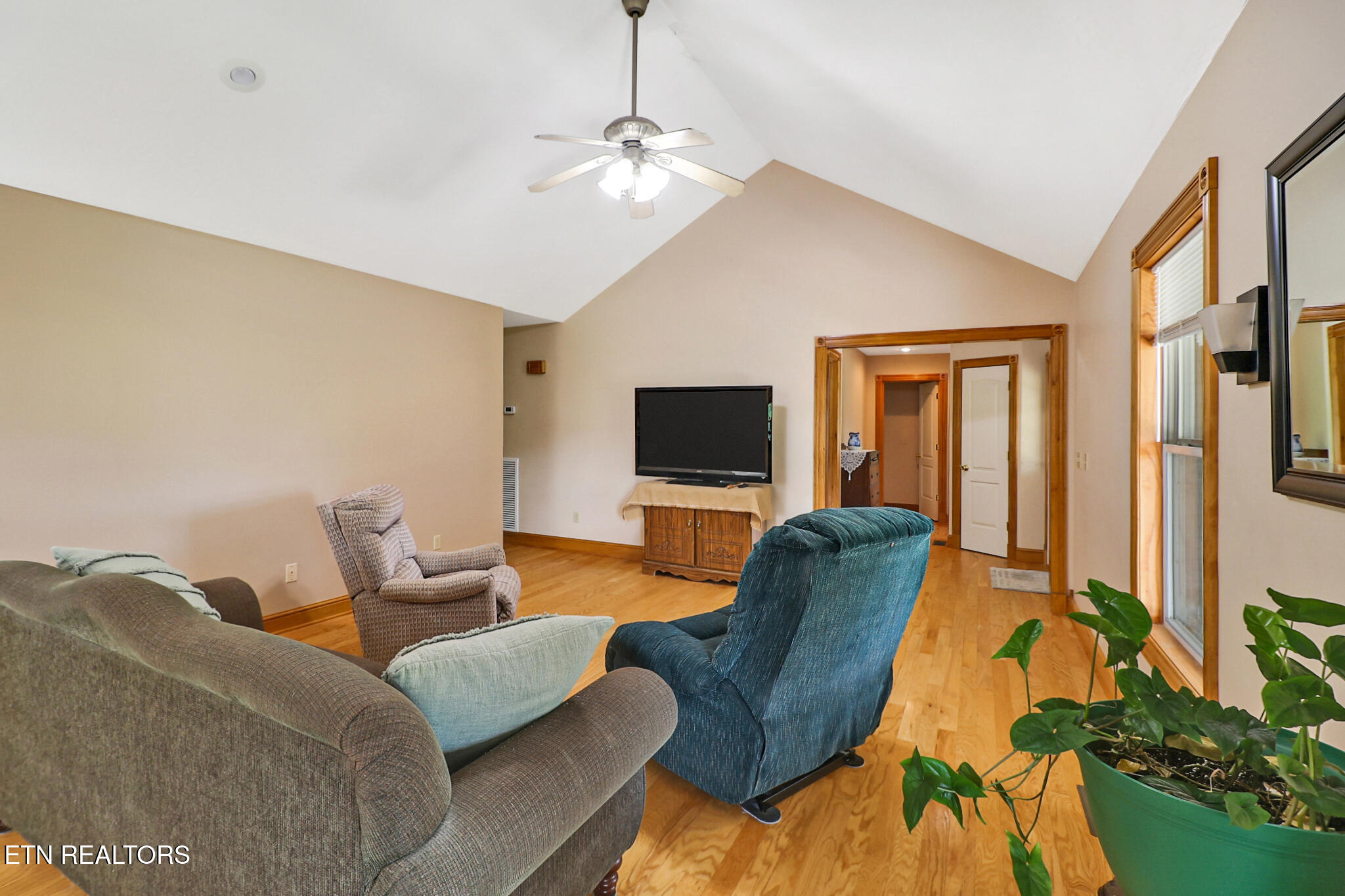 3426 Rugby Pike Jamestown, TN 38556 - Photo 11 of 46 LR