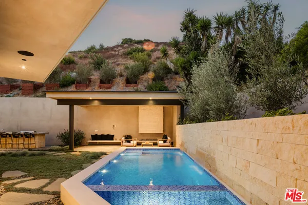 $6,750,000 | 1205 Las Lomas Place, Pacific Palisades, CA 90272