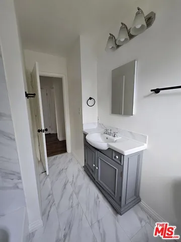 $2,450 | 3340 West Imperial Highway, Inglewood, CA 90303