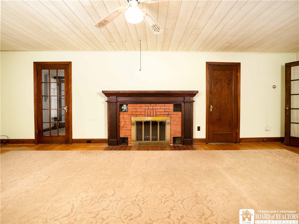 17 Lodi Street Hanover, NY 14062 - Photo 15 of 33 Working wood fireplace