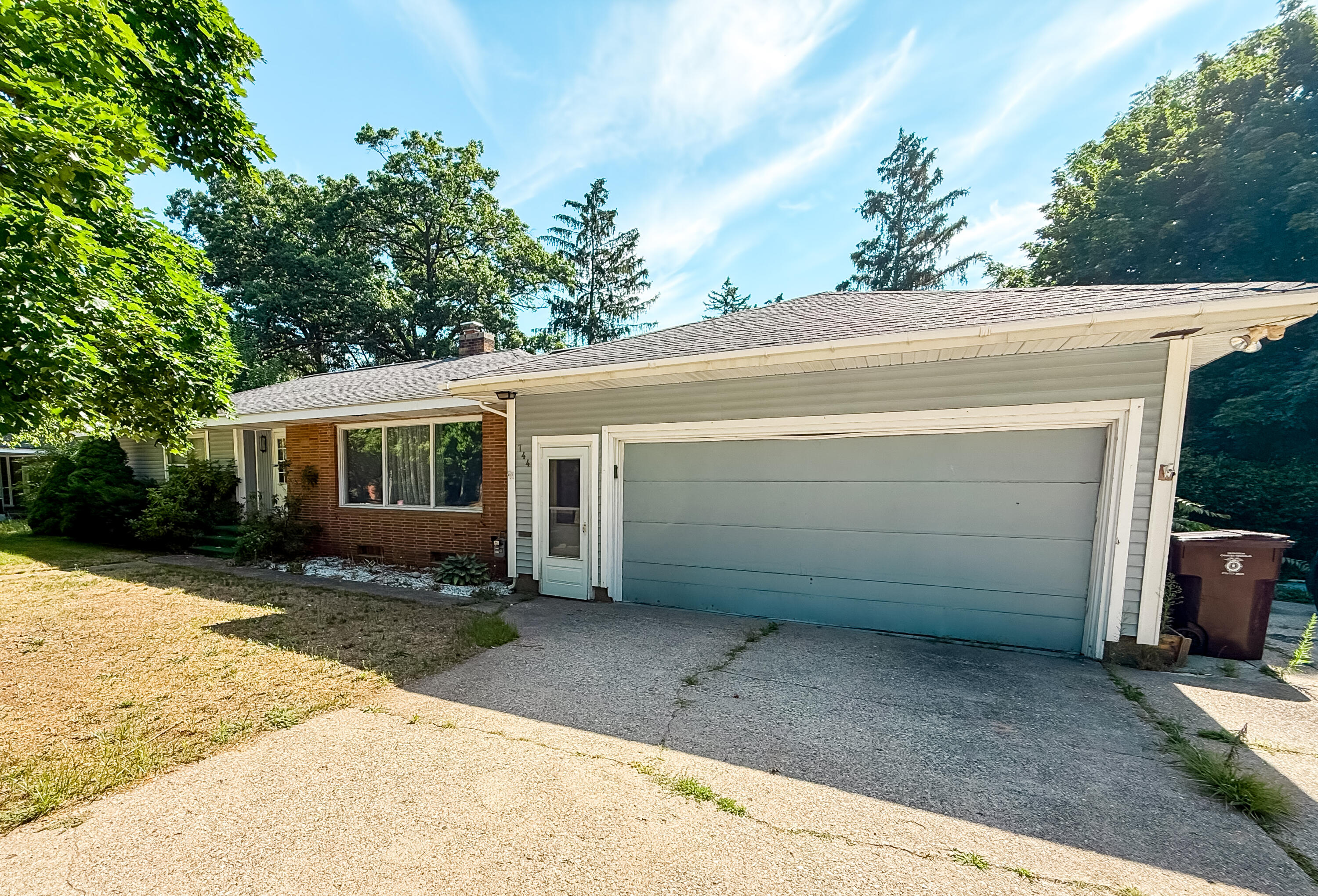 744 Quarterline Road Muskegon, MI 49442 - Photo 4 of 24 IMG_5029