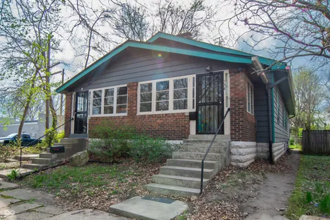 $195,000 | 136 South Johnson Avenue, Indianapolis, IN 46219