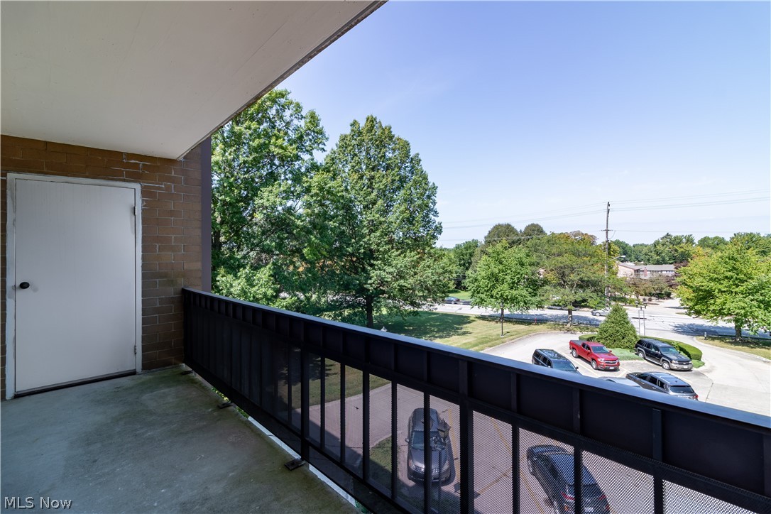 22555 Center Ridge Road, Unit 401 Rocky River, OH 44116 - Photo 9 of 33 Gallery Image 9