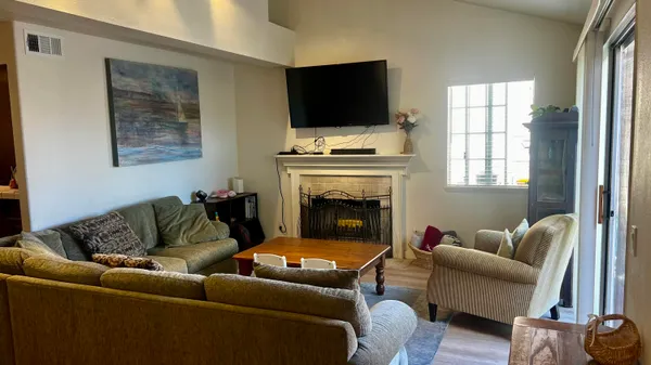$997,999 | 4264 Carpinteria Avenue, Unit 5, Carpinteria, CA 93013