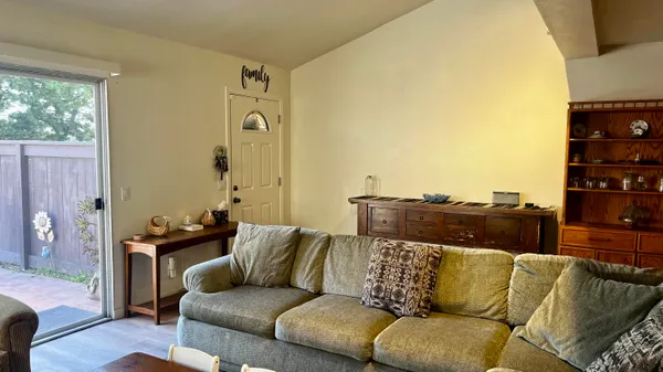 $997,999 | 4264 Carpinteria Avenue, Unit 5, Carpinteria, CA 93013