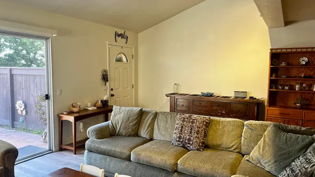 $1,049,000 | 4264 Carpinteria Avenue, Unit 5, Carpinteria, CA 93013