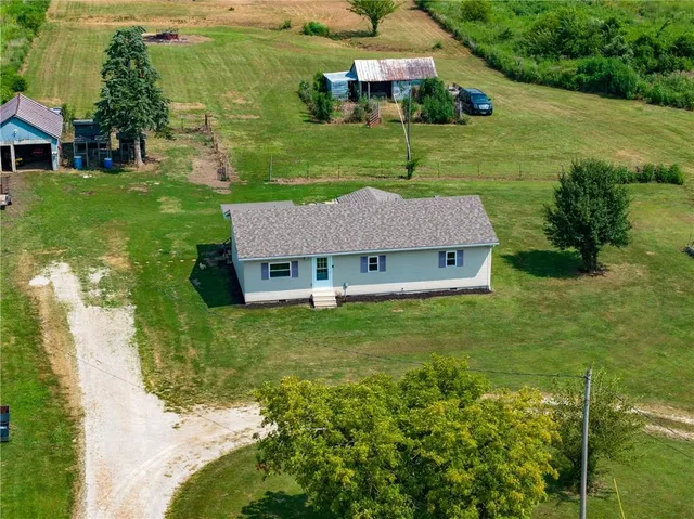 $235,000 | 10147 West 18th Highway, Clinton, MO 64735