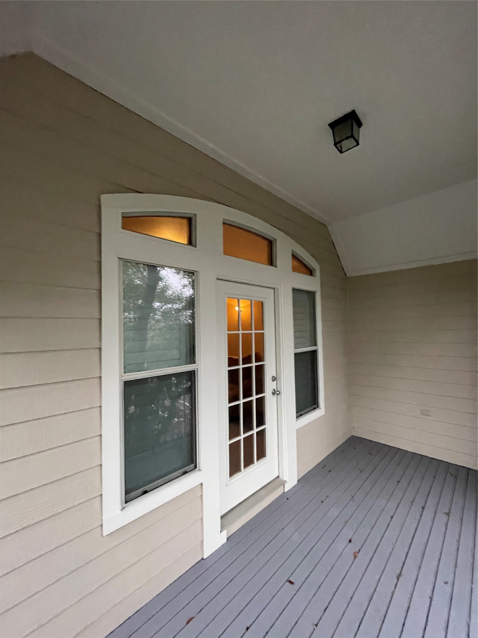 1040 La Rue Street Houston, TX 77019 - Photo 11 of 29 an empty room with wooden floor and windows