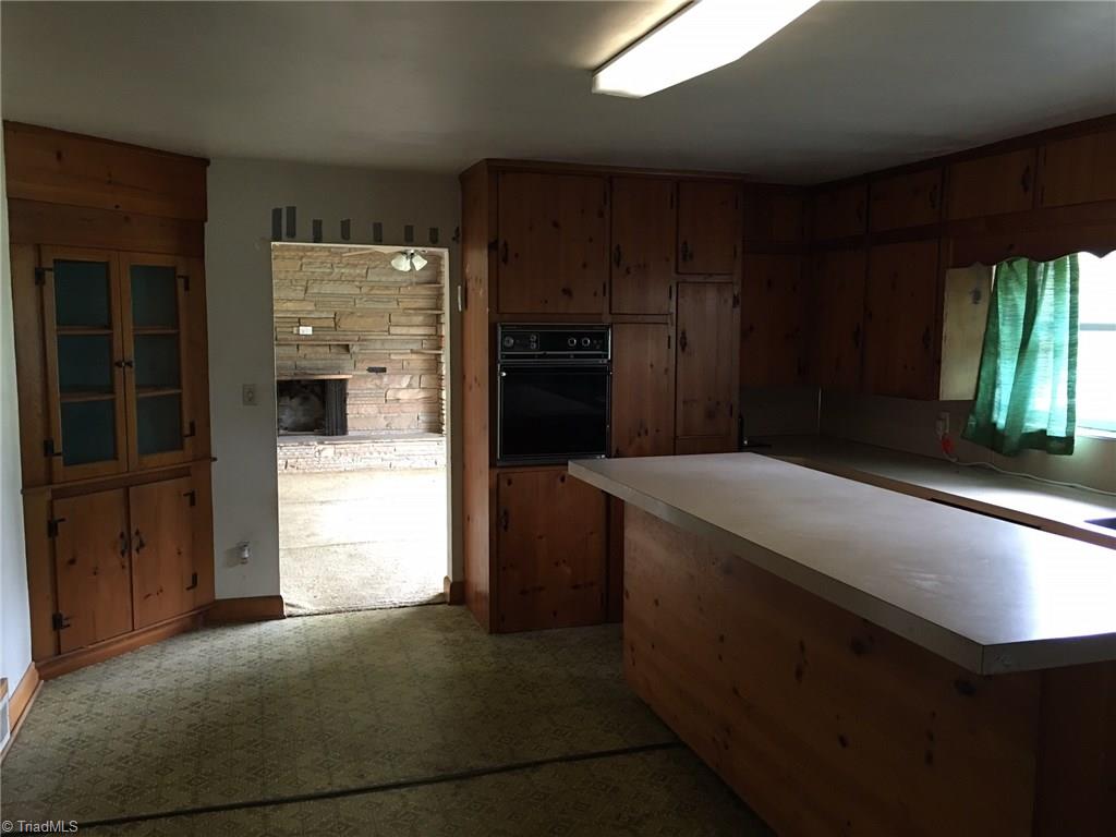 1703 Deep River Road High Point, NC 27265 - Photo 8 of 20