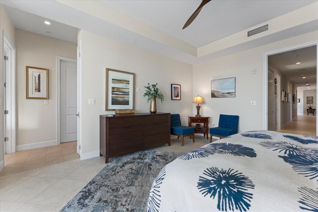 2708 North Beach Road, Unit 2 Englewood, FL 34223 - Photo 34 of 65 a bed room with a bed and a table