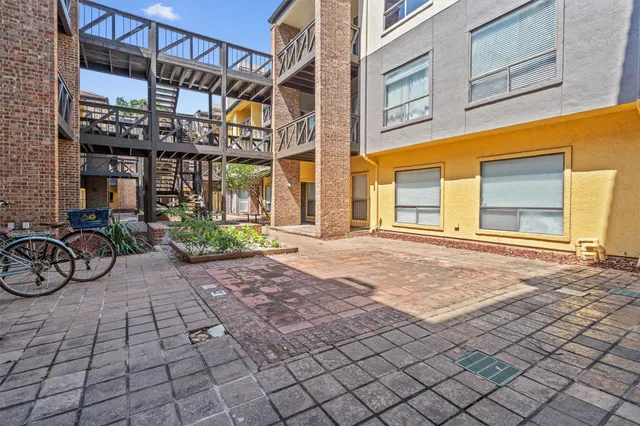 $368,000 | 806 West 24th Street, Unit 326, Austin, TX 78705