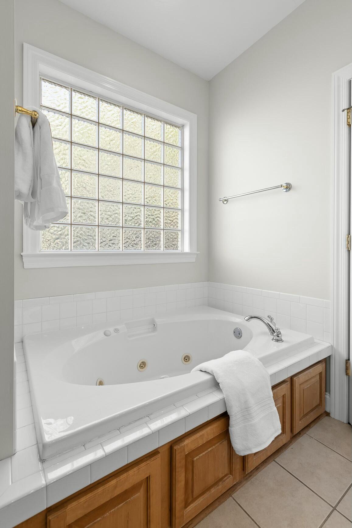 91 Rocky River Road Ringgold, GA 30736 - Photo 28 of 41 Primary Bathroom Jetted Tub