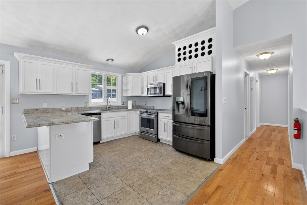 3 Oakleaf Circle Worcester, MA 01603 - Photo 4 of 32