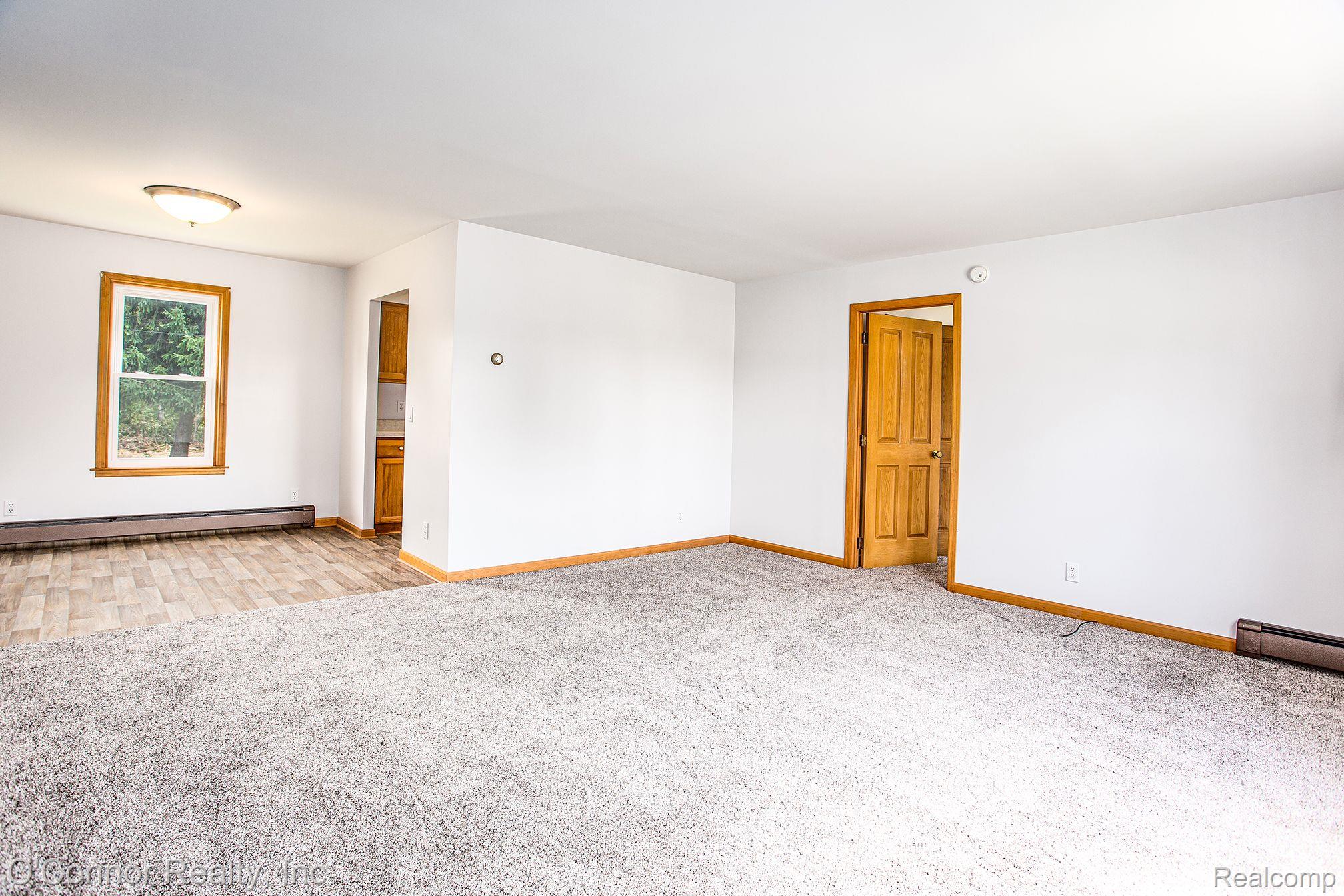 4212 Ravenswood Road Port Huron, MI 48060 - Photo 4 of 22 Gallery Image 4