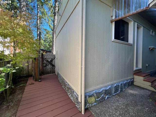 a view of a house with backyard and trees