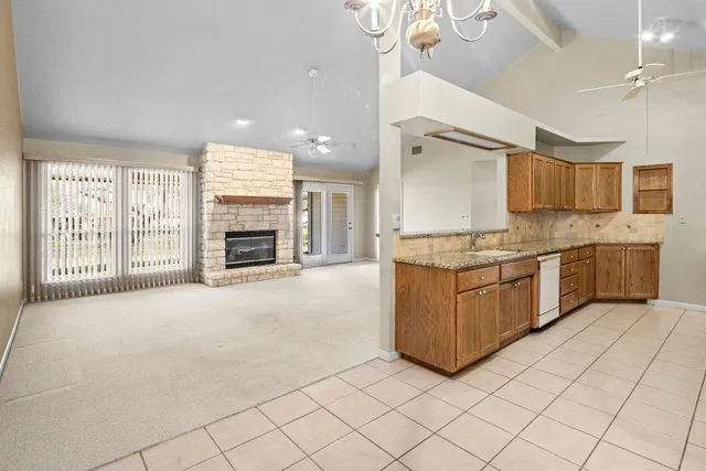 $1,900 | 32 Fairway Lane, Meadowlakes, TX 78654