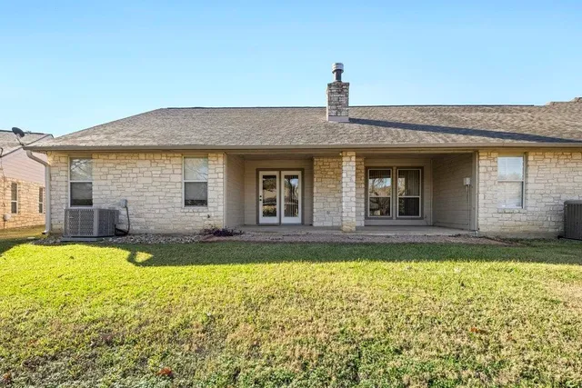$1,900 | 32 Fairway Lane, Meadowlakes, TX 78654