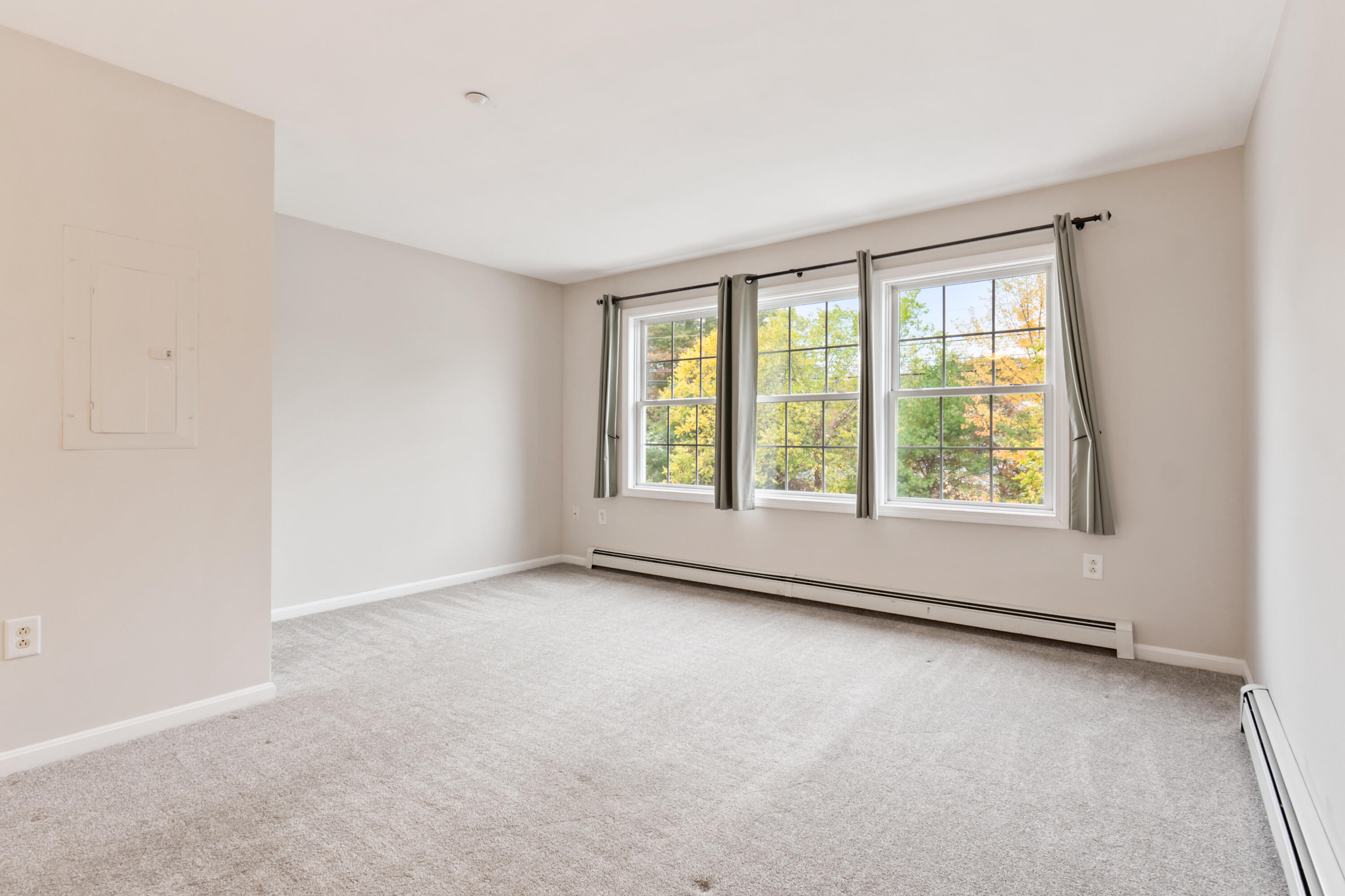 106 Rita Way, Unit 106 Brunswick, ME 04011 - Photo 2 of 31 Living Room