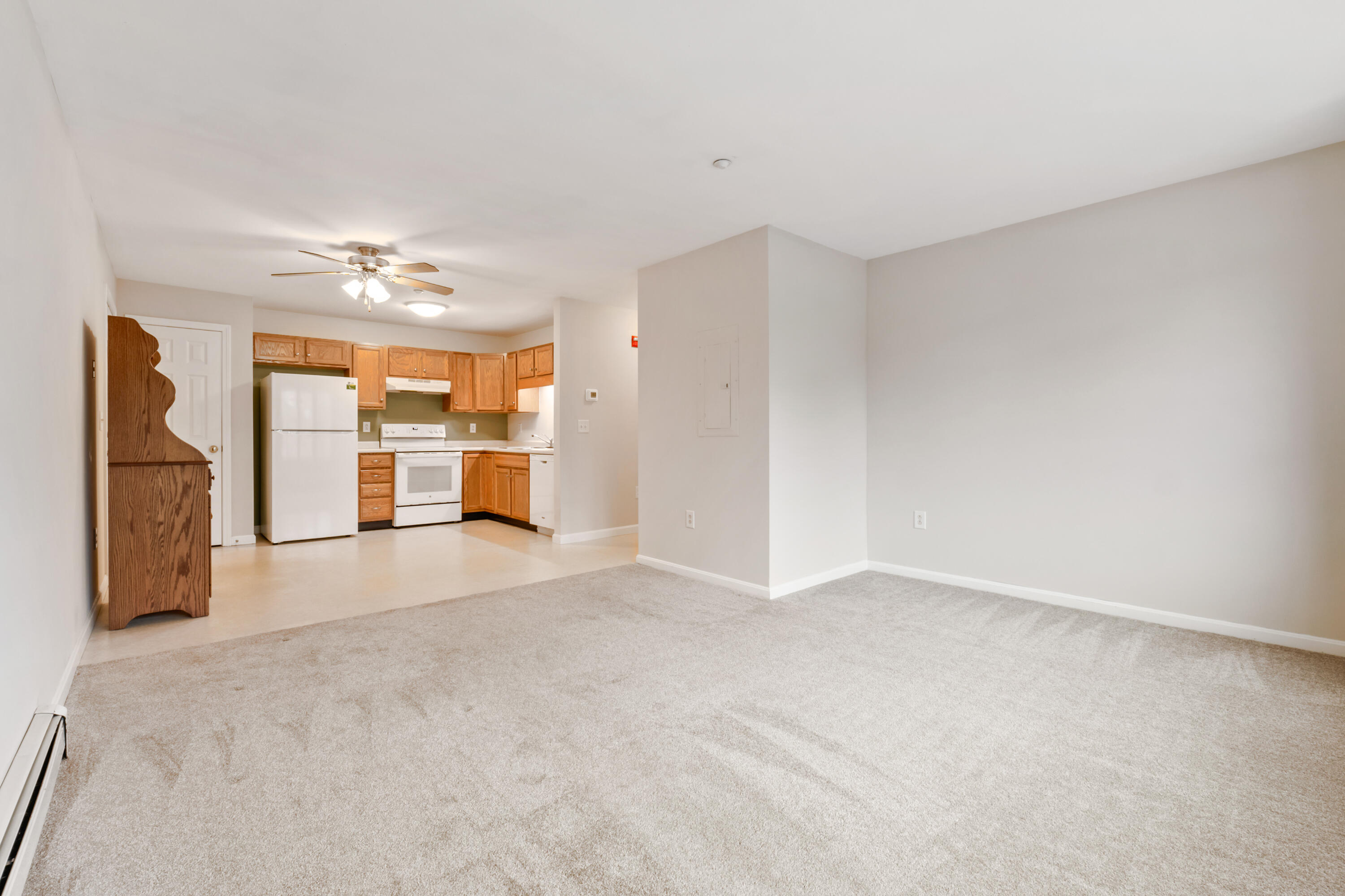 106 Rita Way, Unit 106 Brunswick, ME 04011 - Photo 4 of 31 Living Room