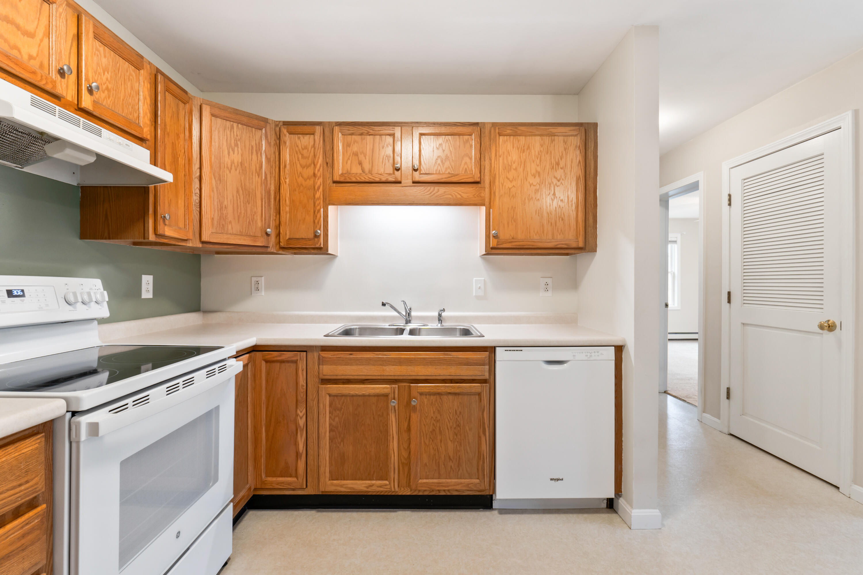 106 Rita Way, Unit 106 Brunswick, ME 04011 - Photo 7 of 31 Kitchen