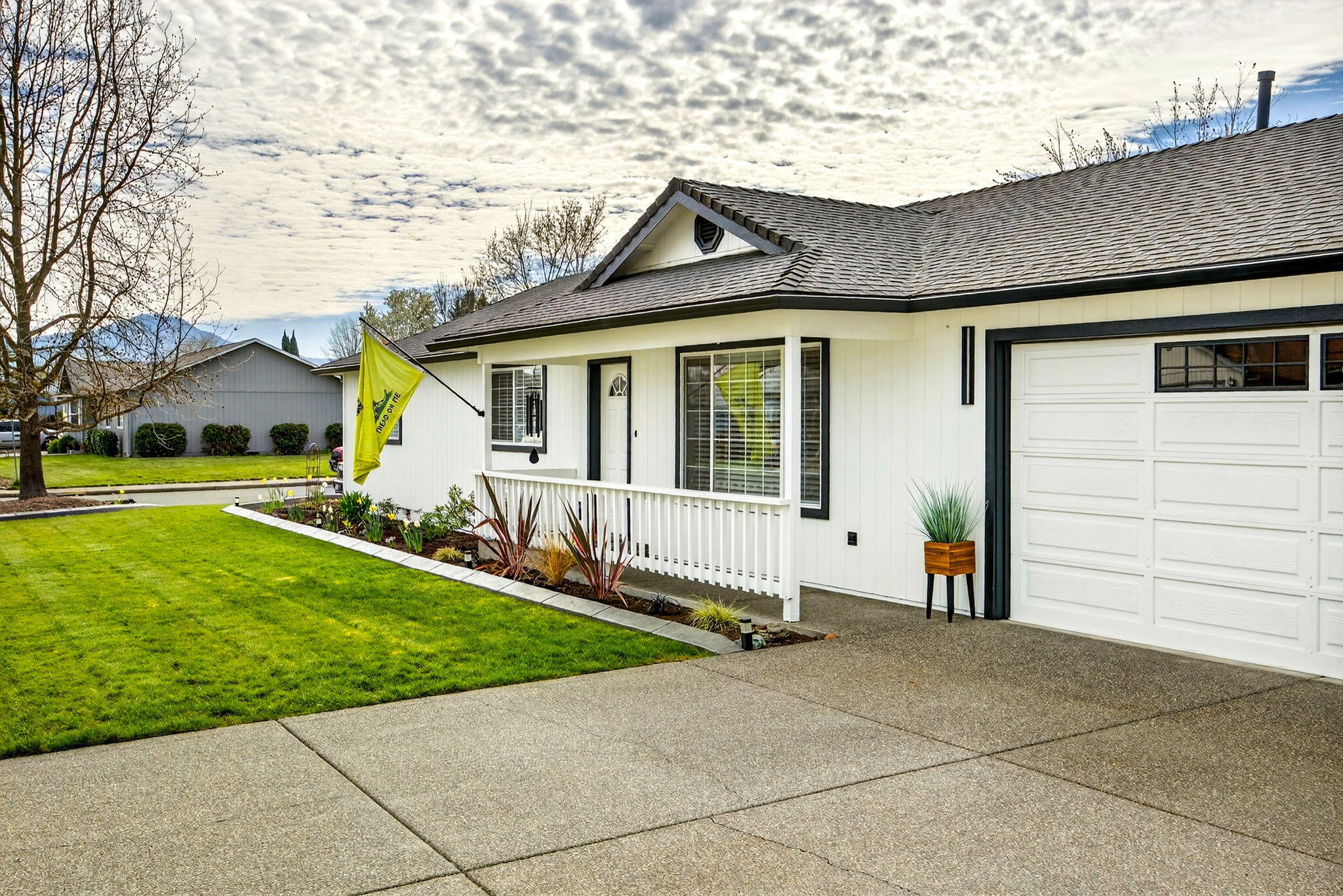 934 Pittview Avenue Central Point, OR 97502 - Photo 2 of 32 ApxPA00005