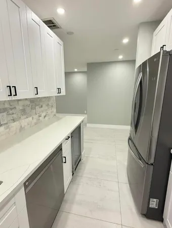 $2,000 | 2191 Northeast 68th Street, Unit 403, Fort Lauderdale, FL 33308
