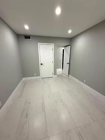 $2,000 | 2191 Northeast 68th Street, Unit 403, Fort Lauderdale, FL 33308