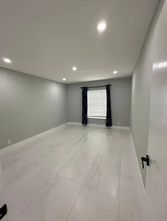 $2,000 | 2191 Northeast 68th Street, Unit 403, Fort Lauderdale, FL 33308