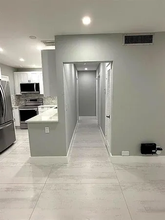 $2,000 | 2191 Northeast 68th Street, Unit 403, Fort Lauderdale, FL 33308