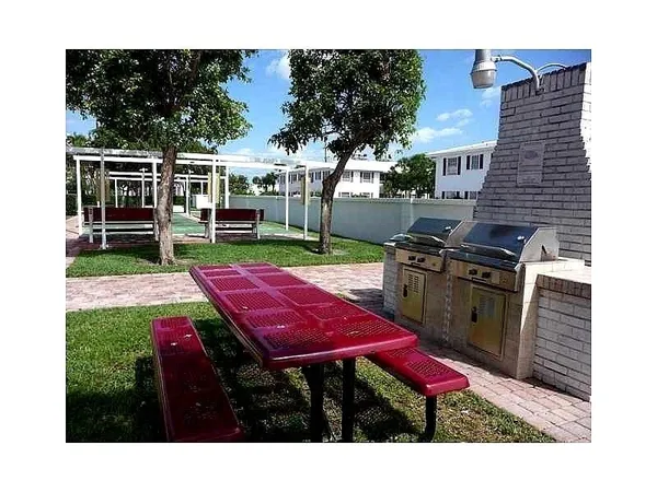 $2,000 | 2191 Northeast 68th Street, Unit 403, Fort Lauderdale, FL 33308