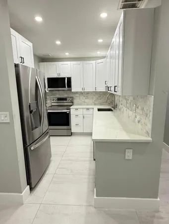 $2,000 | 2191 Northeast 68th Street, Unit 403, Fort Lauderdale, FL 33308