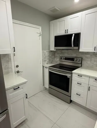 $2,000 | 2191 Northeast 68th Street, Unit 403, Fort Lauderdale, FL 33308