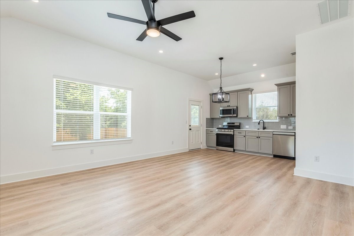 525 South Main Street Kyle, TX 78640 - Photo 7 of 25