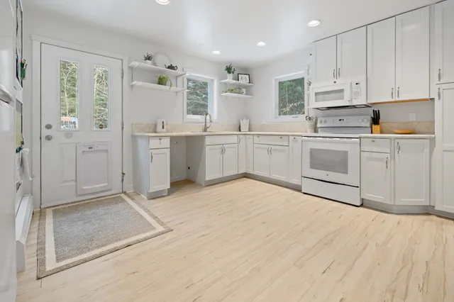 $435,000 | 259 Jay Hill Road, Hartford, VT 05001